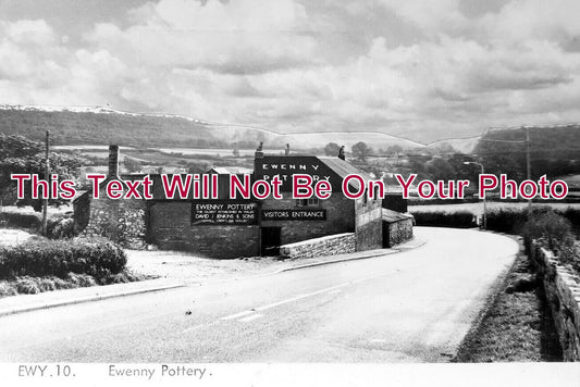 WL 2932 - Ewenny Pottery, Glamorgan, Wales