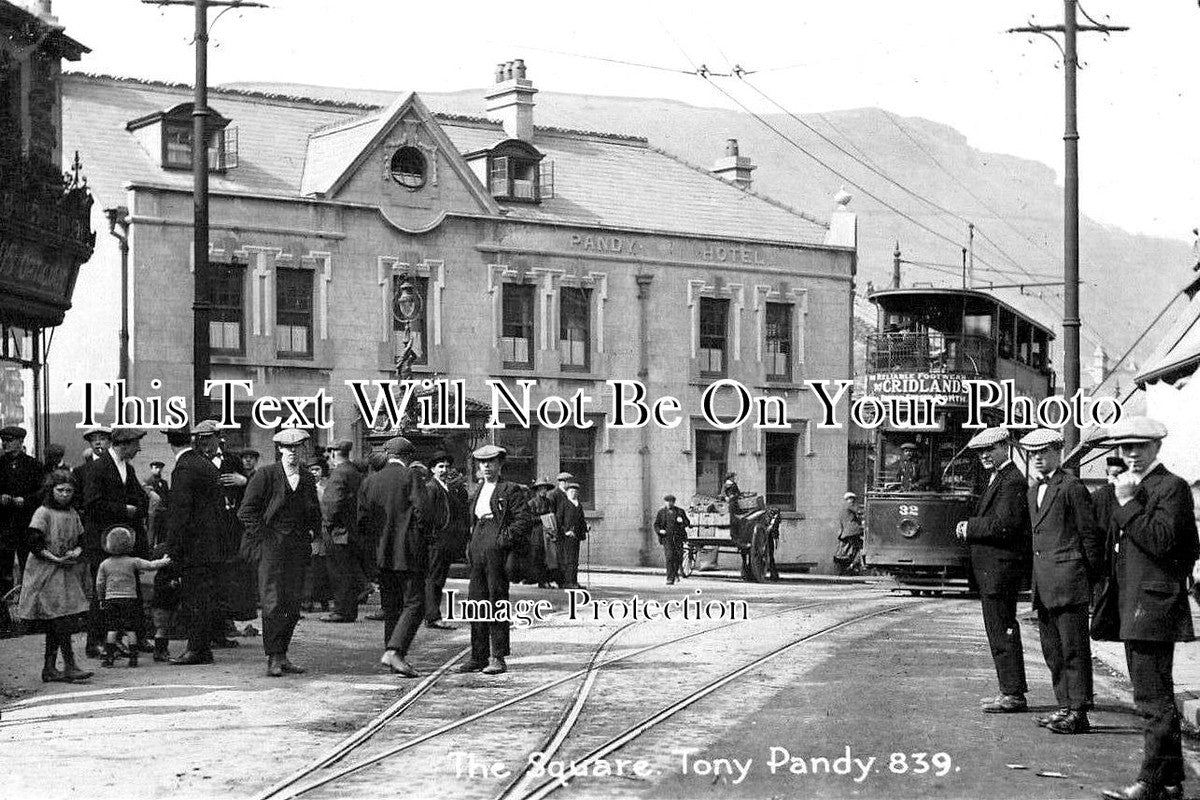 WL 686 - The Square, Tony Pandy, Wales