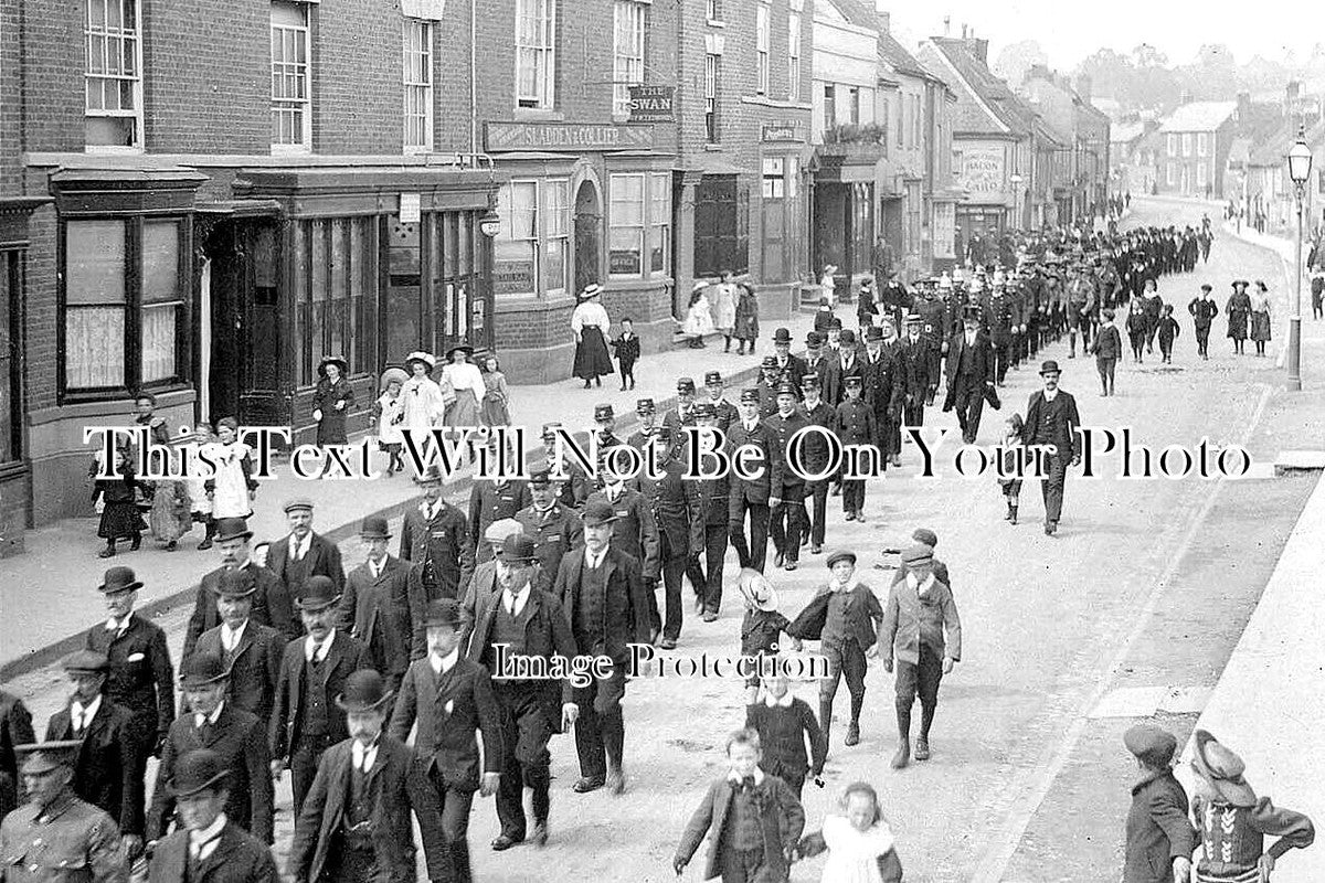 WO 1211 - Armistice Day Procession, Pershore, Worcestershire 1918