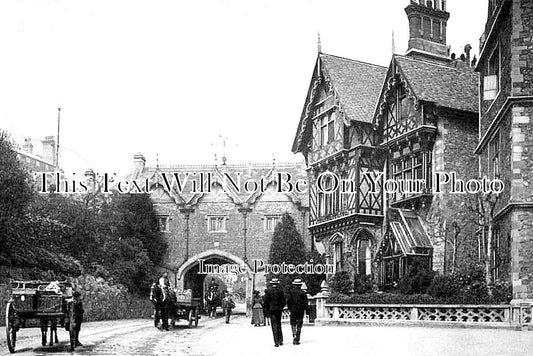 WO 1330 - Malvern Abbey Gateway, Worcestershire c1910