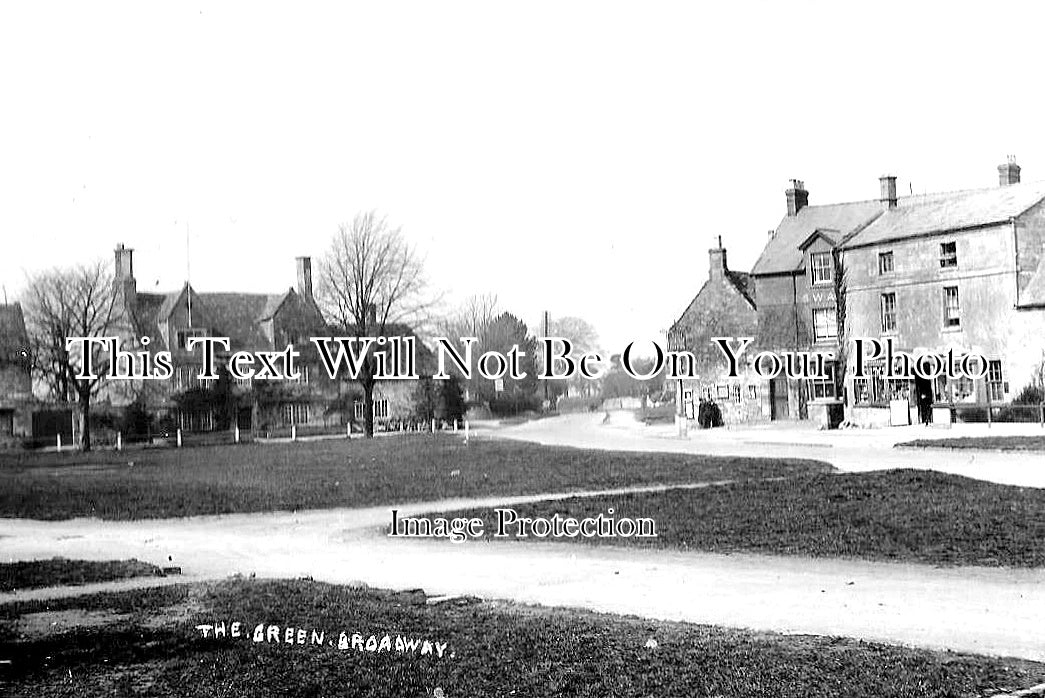 WO 1529 - The Green, Broadway, Worcestershire c1920