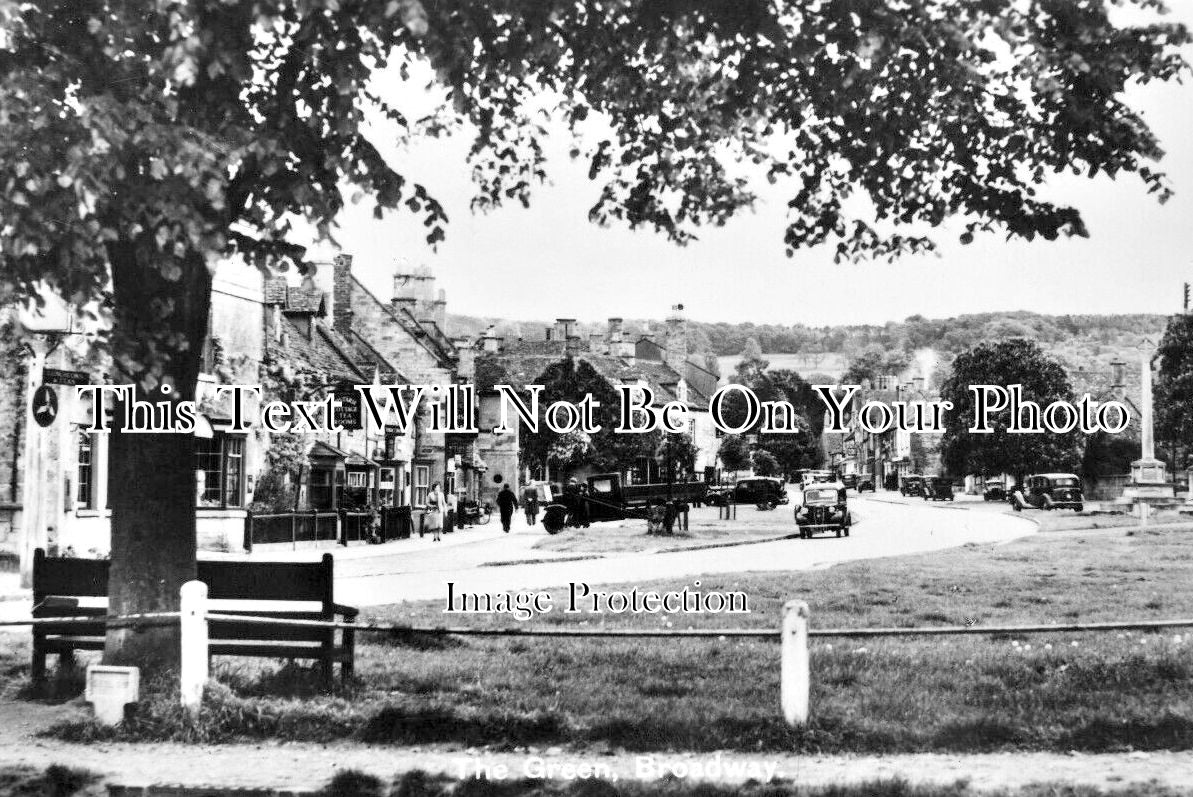 WO 1639 - The Green, Broadway, Worcestershire c1954