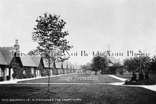 WO 218 - The Courtyard, Cadburys Bournville Almshouses, Birmingham, Worcestershire c1911