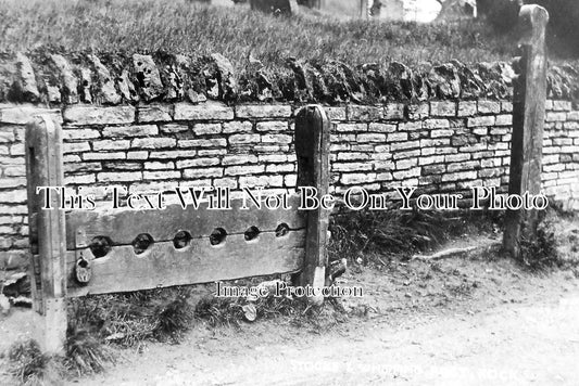 WO 796 - Stocks & Whipping Post Rock, Worcestershire c1906