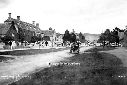 WO 857 - The Street, Broadway, Worcestershire c1944