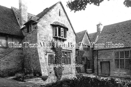 WO 863 - Paved Courtyard, Lygon Arms, Broadway, Worcestershire