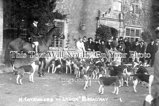 WO 921 - North Cotswold Hunt, Lygon Arms Hotel, Broadway, Worcestershire c1922