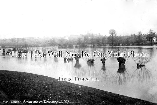 WO 957 - The Flooded River Avon, Evesham, Worcestershire