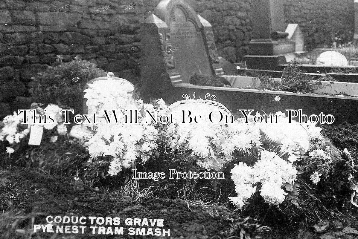 YO 10071 - Conductors Grave, Pye Nest Tram Smash, Halifax, Yorkshire 1907