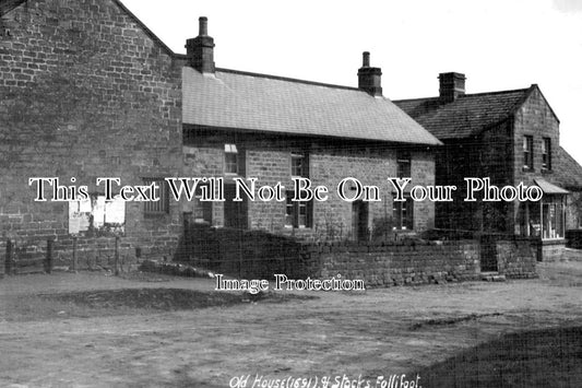 YO 10127 - Old House & Stocks, Follifoot, Yorkshire