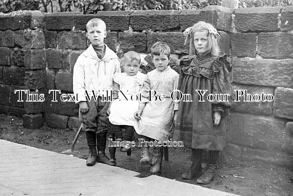 YO 10168 - Children At Guisborough, Yorkshire