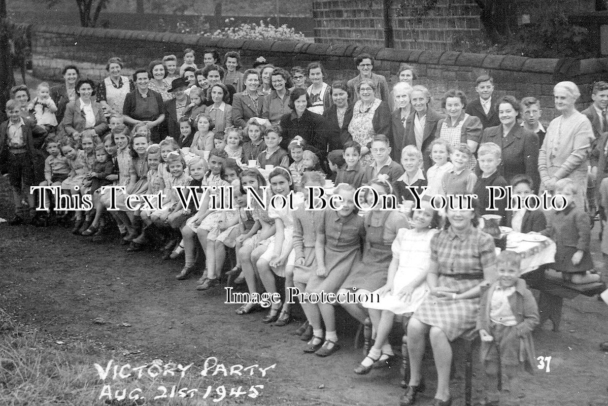 YO 10176 - Victory Street Party, Steeton, Yorkshire 1945 WW2