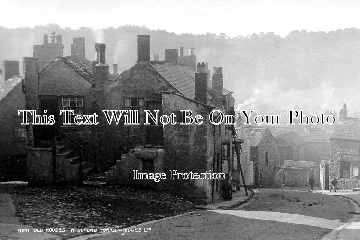 YO 10362 - Old Houses, Richmond, Yorkshire c1925