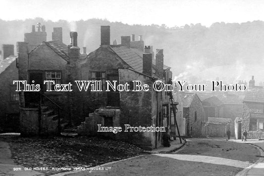 YO 10362 - Old Houses, Richmond, Yorkshire c1925