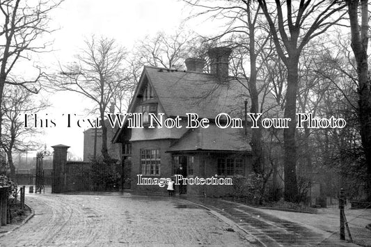 YO 10423 - West Riding Asylum Lodge Gate, Wakefield, Yorkshire