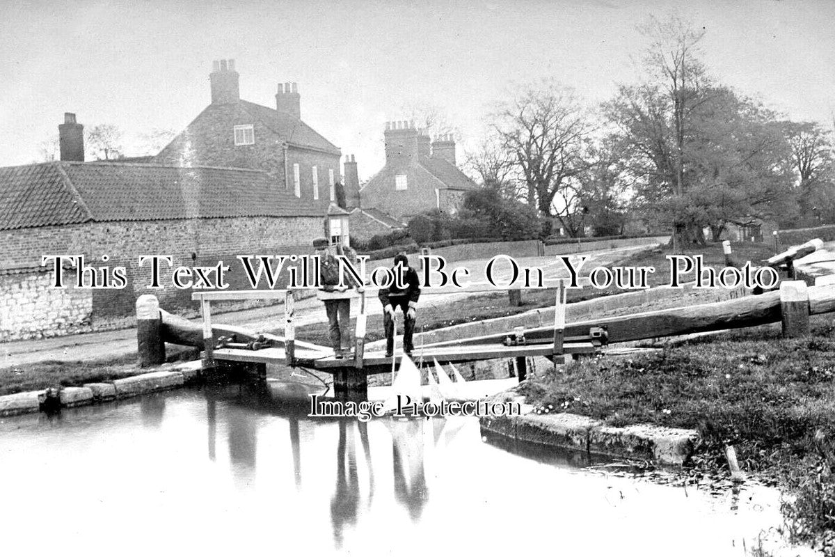 YO 10601 - The Canal Near Driffield, Yorkshire