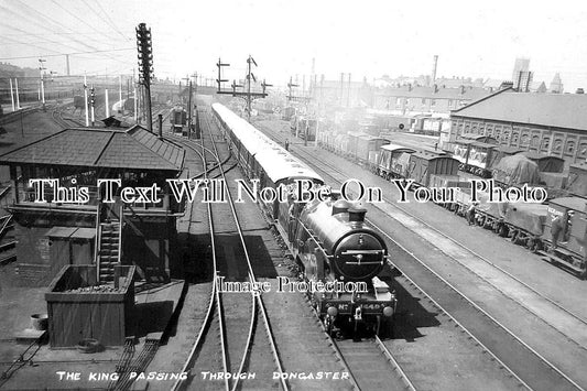 YO 10662 - The King passing Through Doncaster Railway Station, Yorkshire