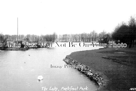 YO 10778 - The Lake, Pontefract Park, Yorkshire