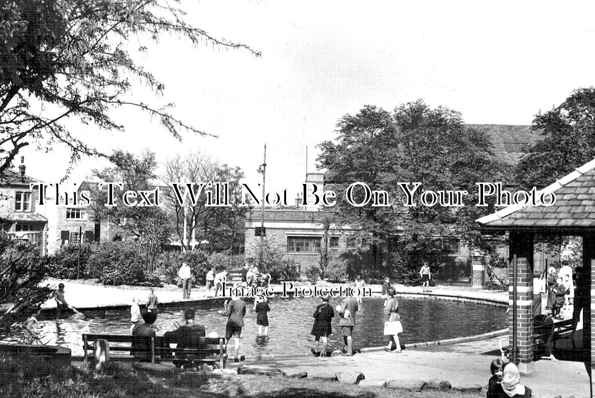 YO 11009 - Pudsey Paddling Pool, Leeds, Yorkshire