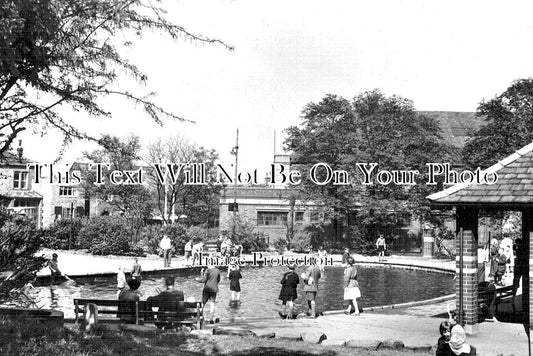 YO 11009 - Pudsey Paddling Pool, Leeds, Yorkshire