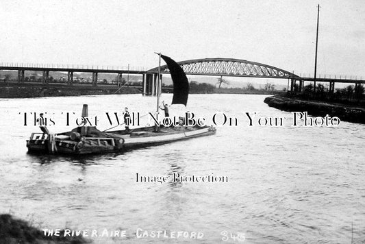 YO 1102 - Barge On The River Aire, Castleford, Yorkshire