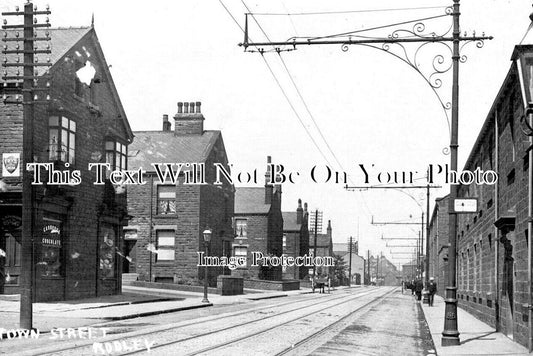 YO 11098 - Town Street, Rodley, Yorkshire c1915