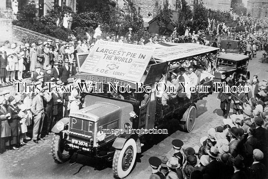YO 11148 - Largest Pie, Denby Dale, Yorkshire