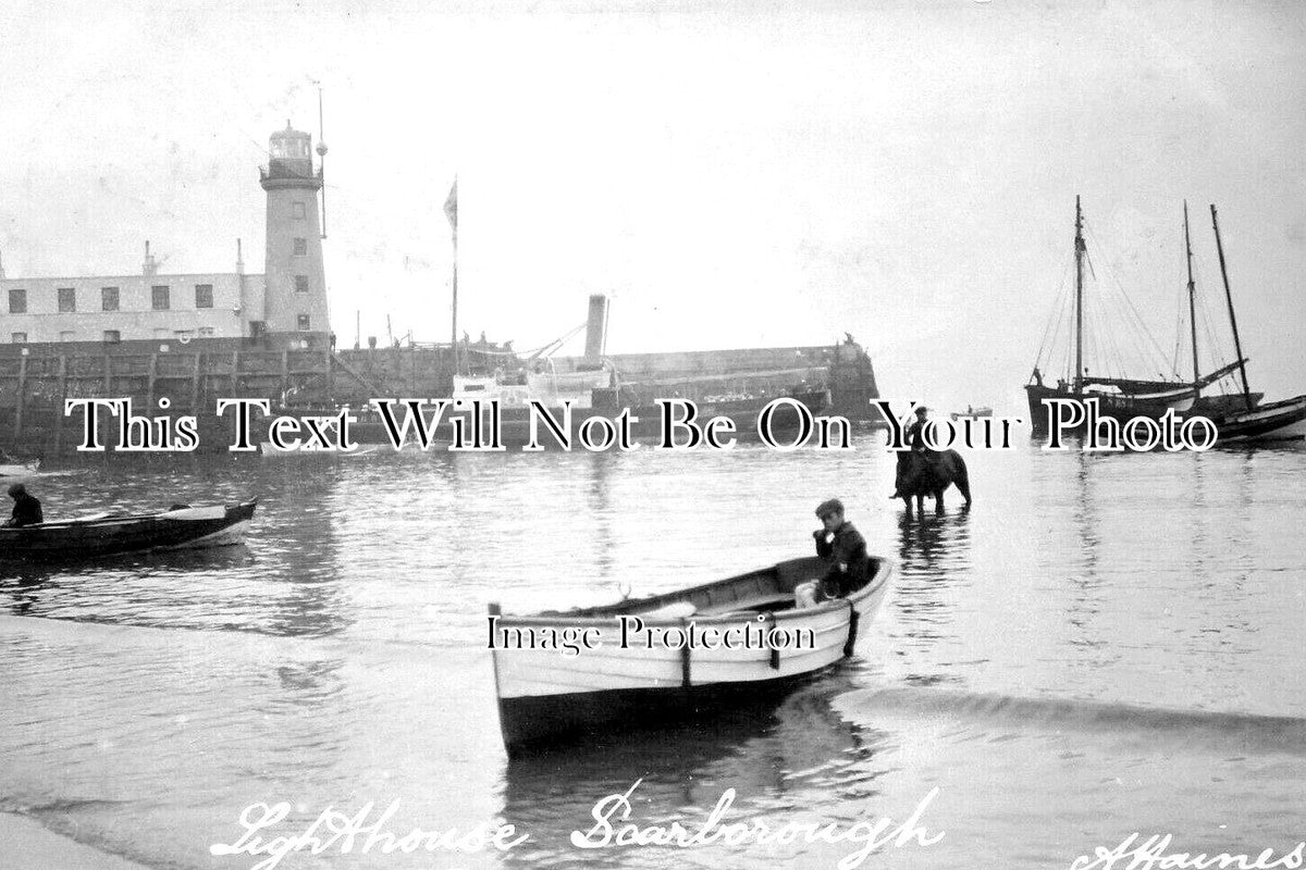 YO 11155 - Scarborough Lighthouse, Yorkshire