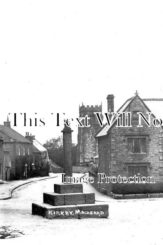 YO 11211 - Kirkby Malzeard Cross, Yorkshire