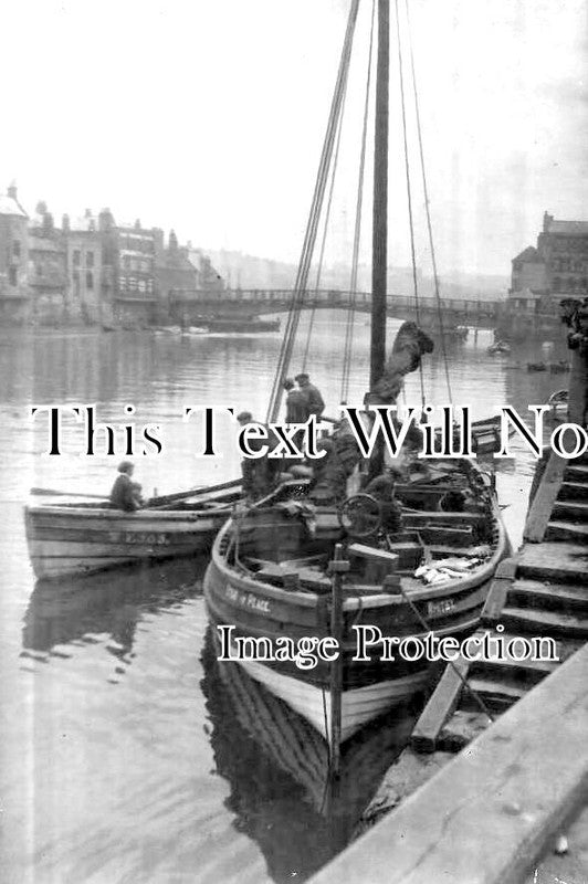 YO 11249 - Whitby Fishing Boats, Yorkshire c1912