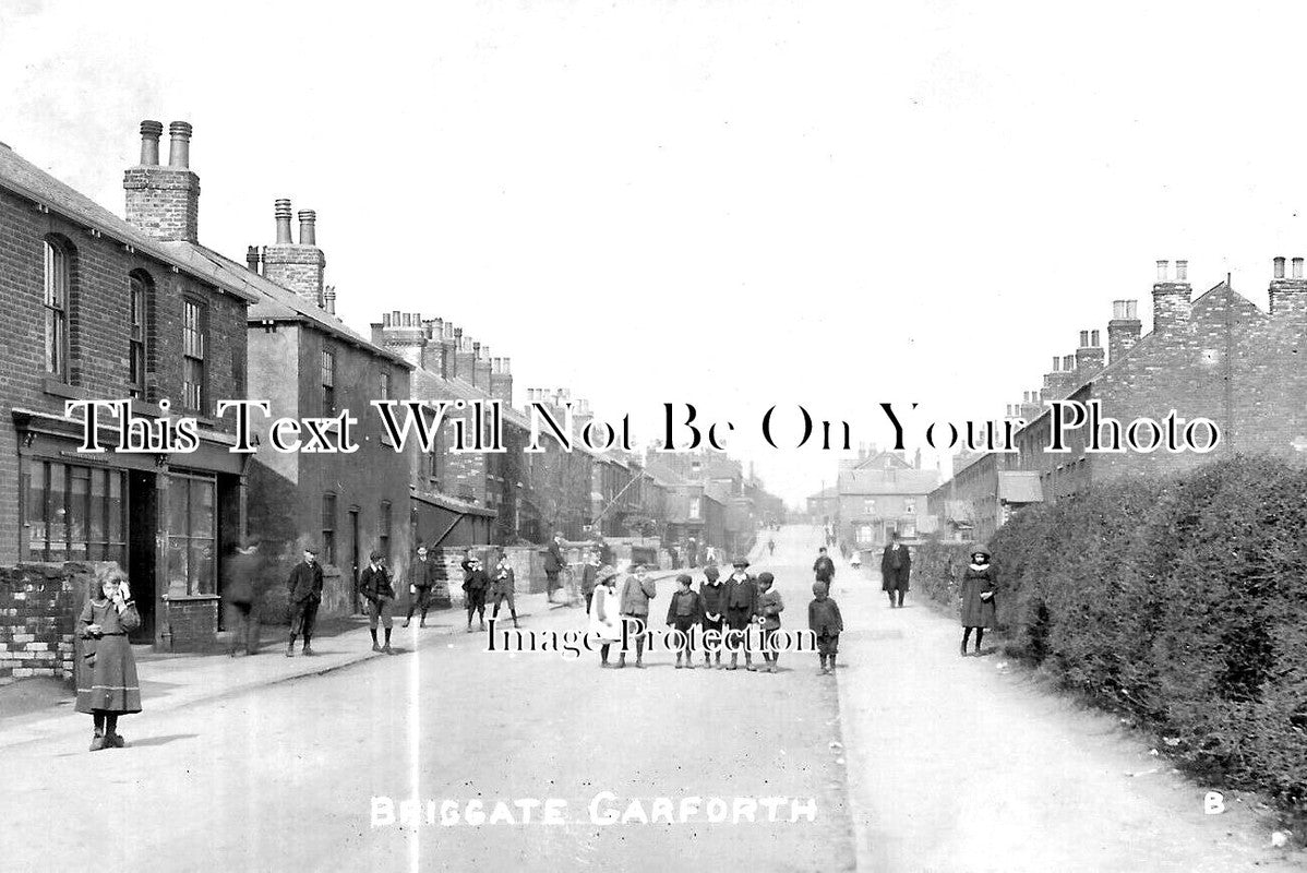 YO 11262 - Briggate, Garforth, Yorkshire