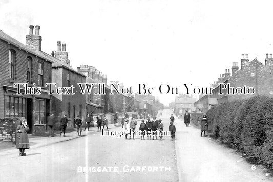 YO 11262 - Briggate, Garforth, Yorkshire