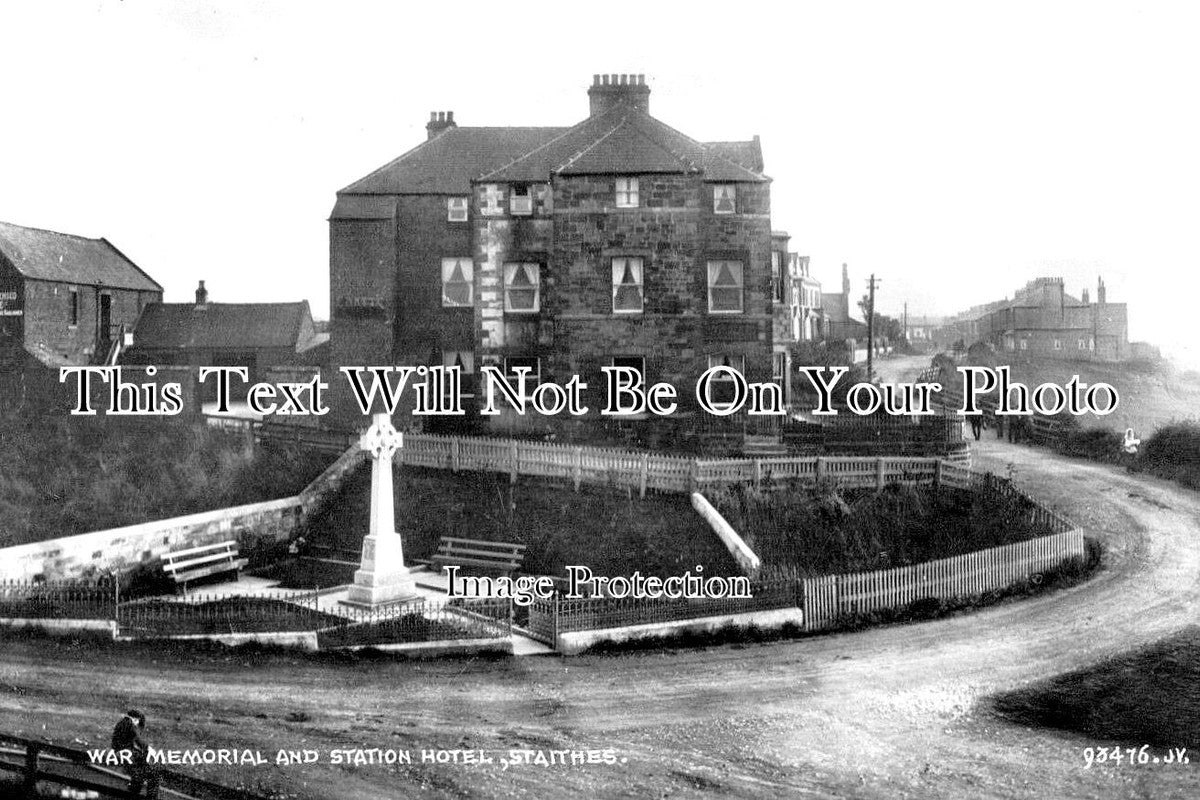 YO 11444 - Staithes War Memorial & Station Hotel, Yorkshire c1927