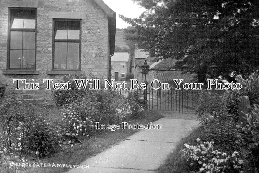 YO 11547 - Church Gates, Ampleforth, Yorkshire