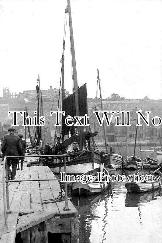 YO 11551 - The Harbour, Whitby, Yorkshire c1911