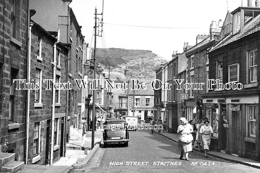 YO 11618 - High Street, Staithes, Yorkshire