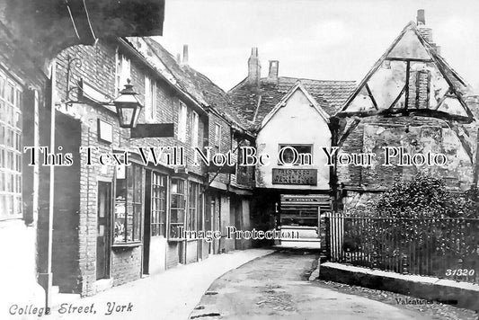 YO 11634 - College Street, York, Yorkshire c1910
