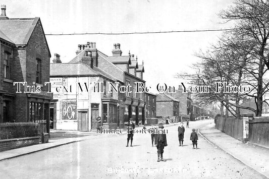 YO 11723 - Briggate, Garforth, Yorkshire