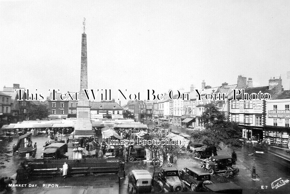 YO 11911 - Market Day, Ripon, Yorkshire
