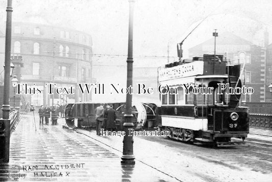 YO 12339 - Tram Car Accident, North Bridge, Halifax, Yorkshire 1906