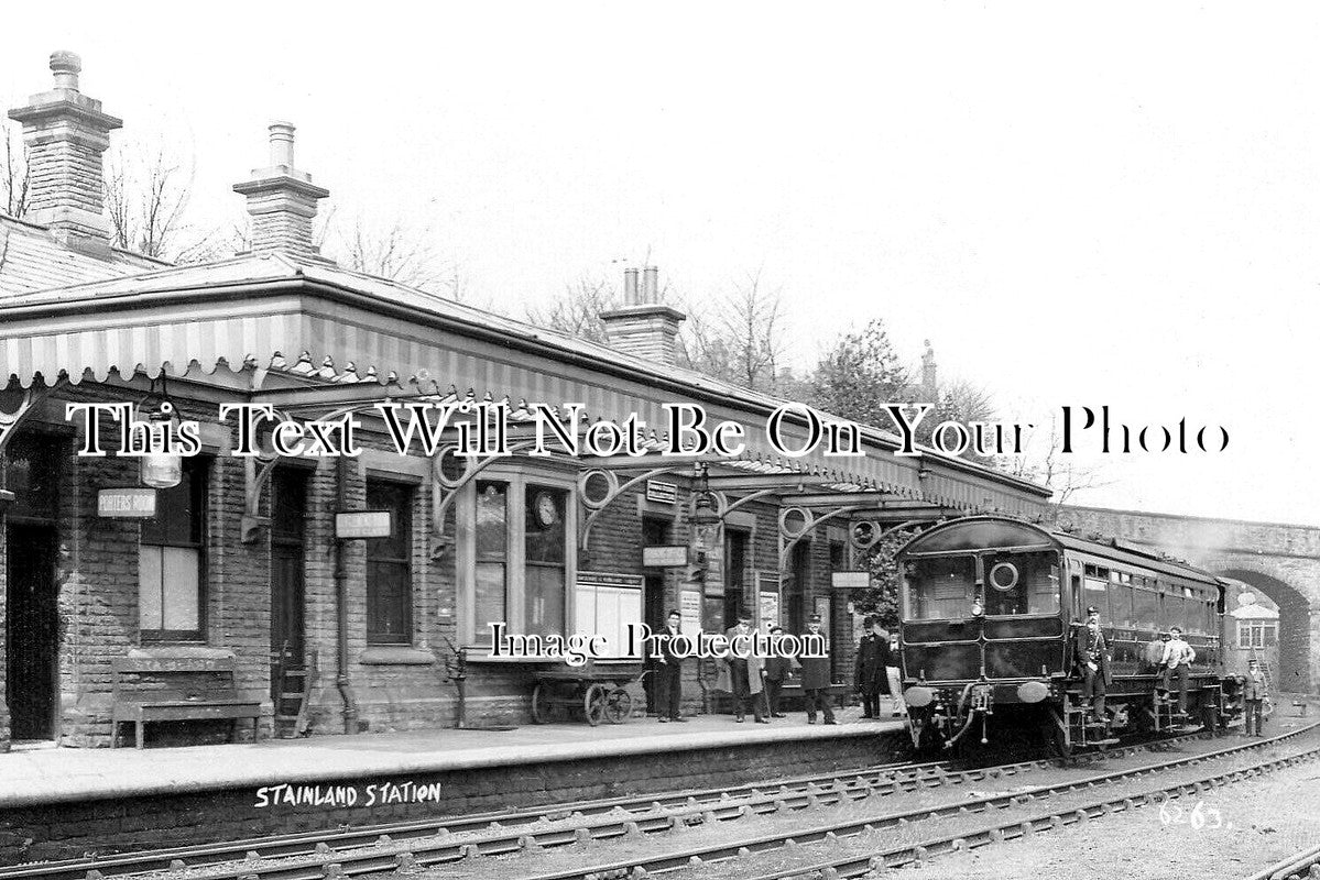 YO 12611 - Stainland & Holywell Green Railway Station, Yorkshire