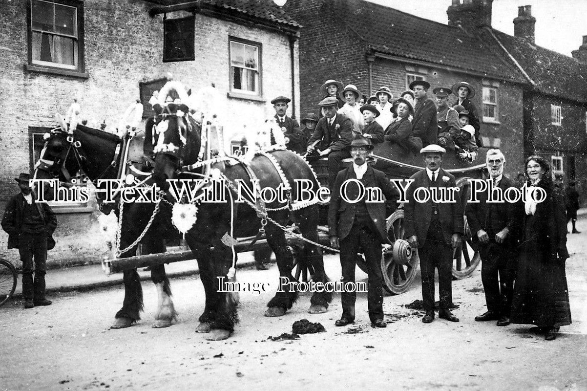 YO 1278 - Decorated Horse, Kilham, East Yorkshire