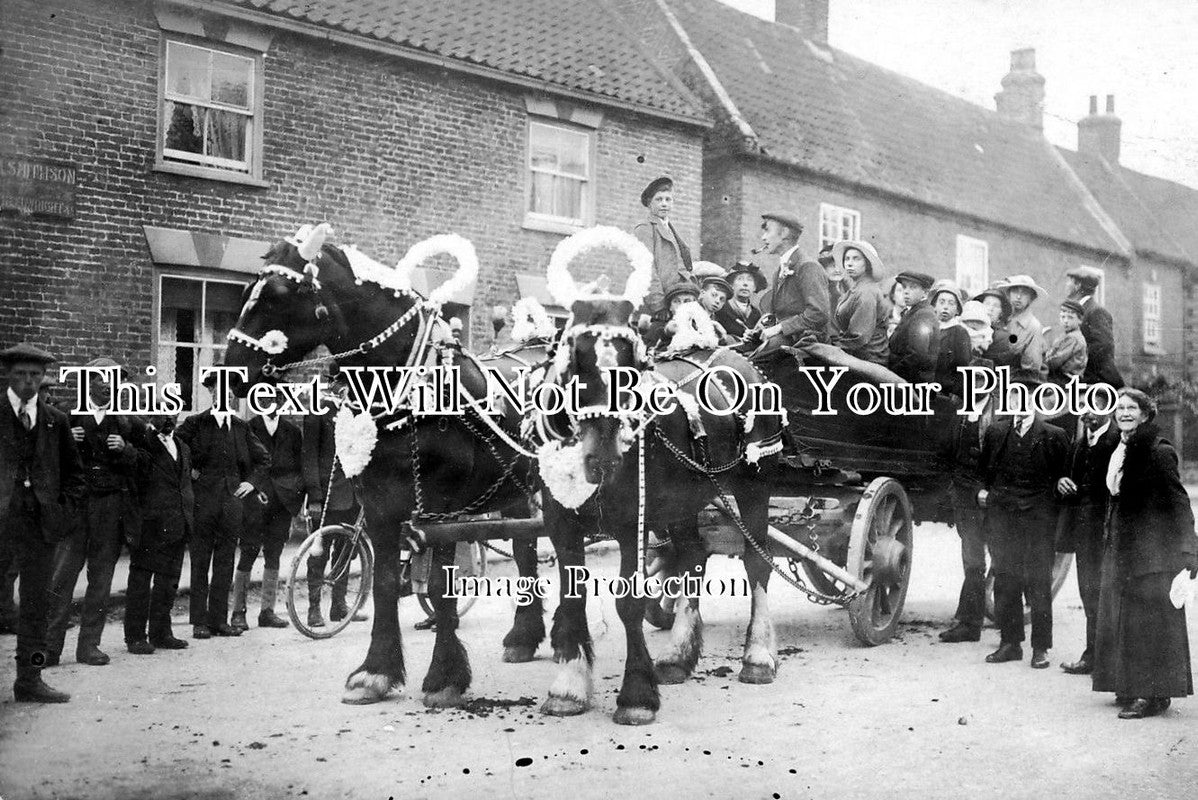 YO 1279 - Decorated Horse, Kilham, East Yorkshire