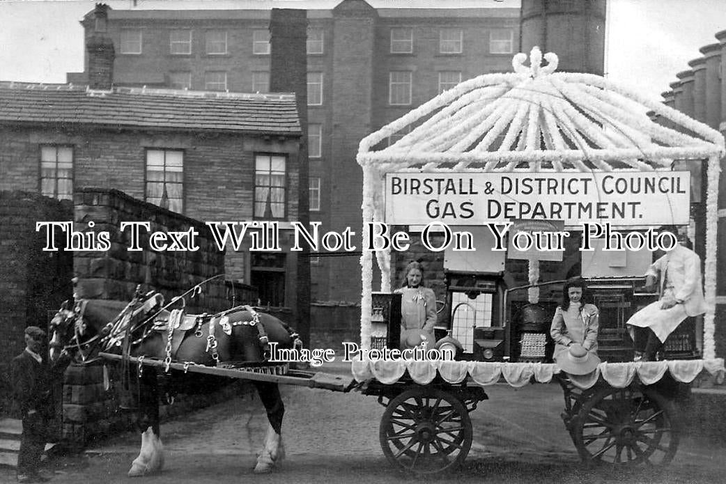 YO 1302 - Birstall & District Council Gas Department Float, Yorkshire