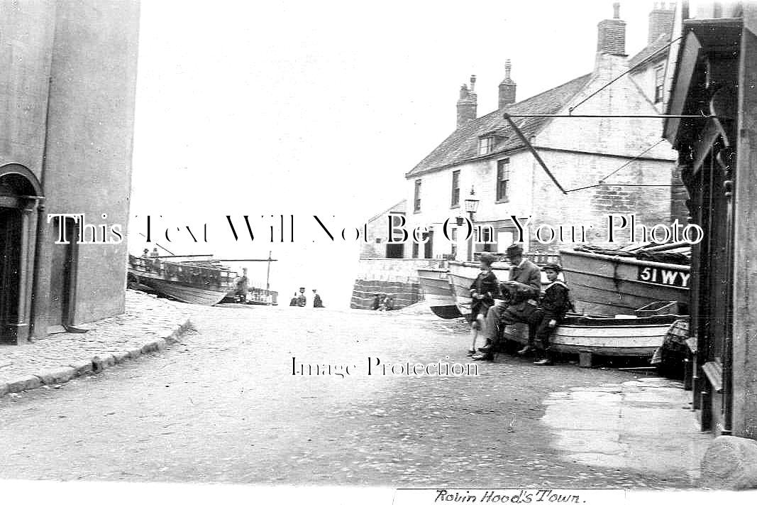 YO 13054 - Robin Hoods Bay, Yorkshire