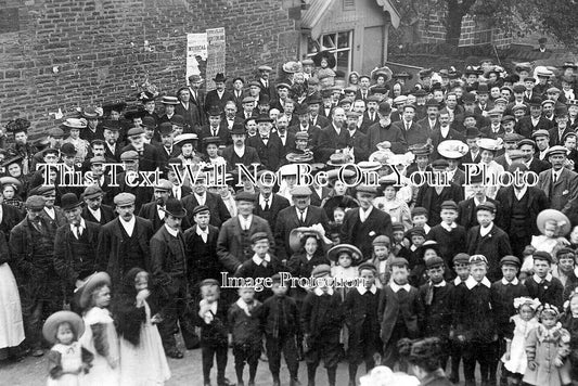 YO 13324 - Crowd At Kirkburton, Thurstonland, Yorkshire