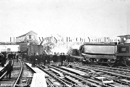 YO 13333 - Railway Train Accident Collision, Huddersfield, Yorkshire 1905