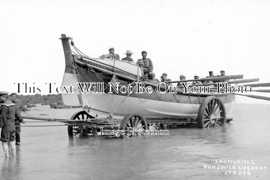 YO 1337 - Runswick Bay Lifeboat Launching, Yorkshire