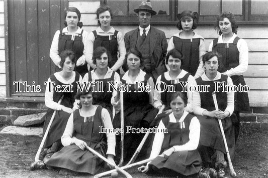 YO 1347 - Amy Johnson At Boulevard School Hockey Team, Yorkshire c1921