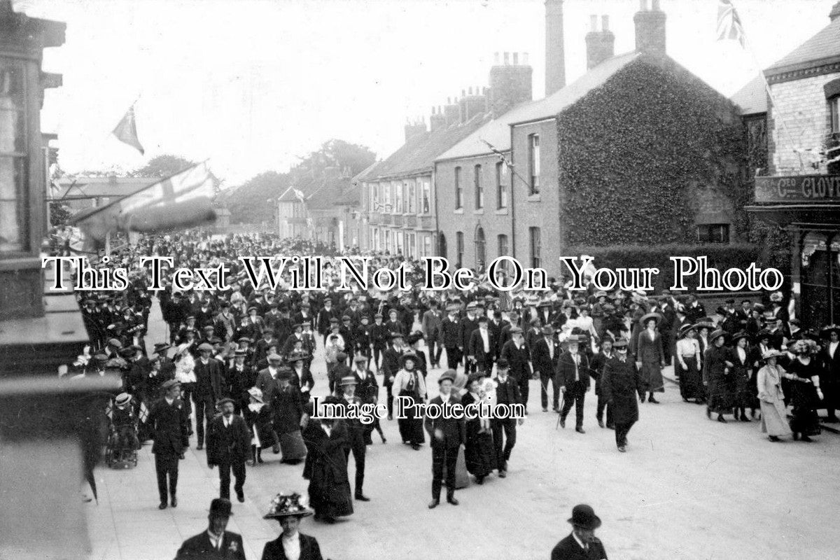 YO 1366 - Driffield Procession Down Middle Street, Yorkshire c1911